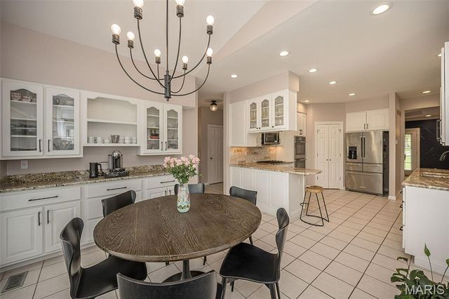 102 Seabrook Court, Chesterfield, MO 63017