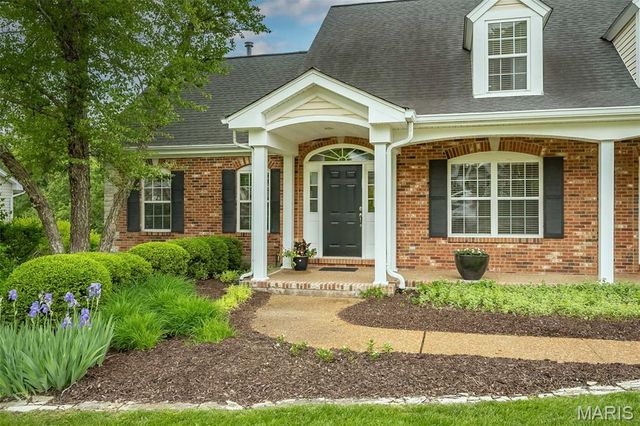 102 Seabrook Court, Chesterfield, MO 63017