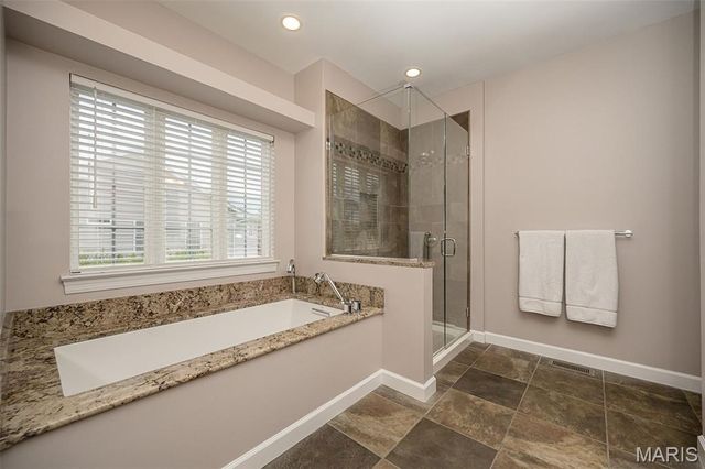 102 Seabrook Court, Chesterfield, MO 63017