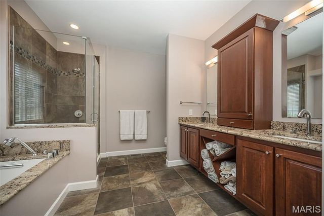 102 Seabrook Court, Chesterfield, MO 63017
