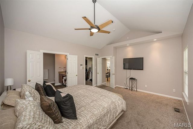 102 Seabrook Court, Chesterfield, MO 63017