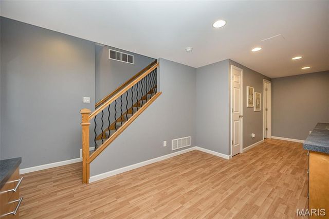 102 Seabrook Court, Chesterfield, MO 63017