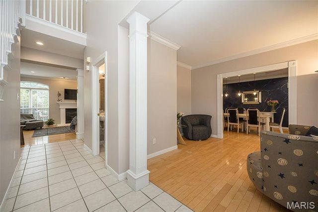 102 Seabrook Court, Chesterfield, MO 63017
