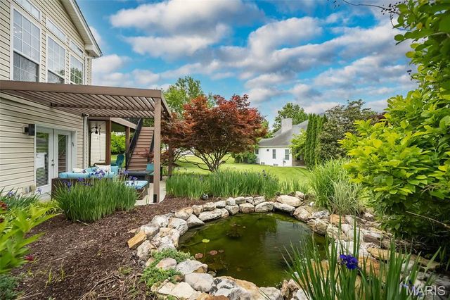 102 Seabrook Court, Chesterfield, MO 63017