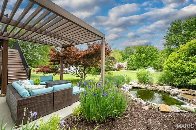 102 Seabrook Court, Chesterfield, MO 63017