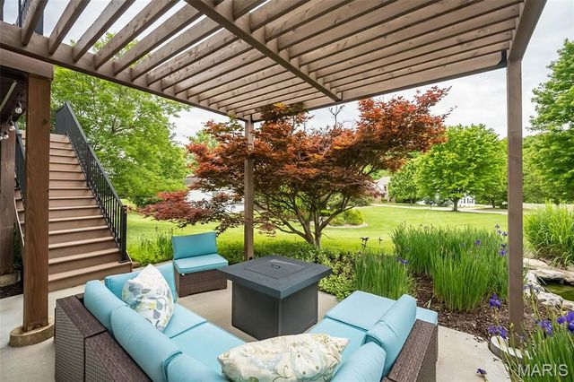 102 Seabrook Court, Chesterfield, MO 63017