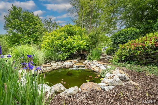 102 Seabrook Court, Chesterfield, MO 63017