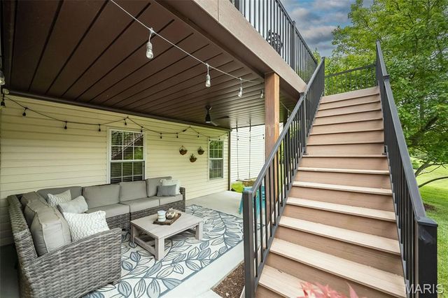 102 Seabrook Court, Chesterfield, MO 63017