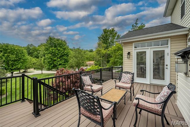 102 Seabrook Court, Chesterfield, MO 63017