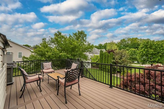 102 Seabrook Court, Chesterfield, MO 63017