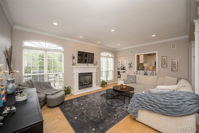 102 Seabrook Court, Chesterfield, MO 63017