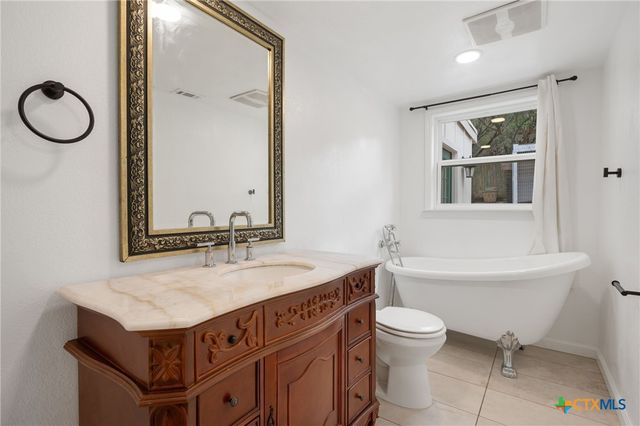 20904 Roundup Trail, Lago Vista, TX 78645