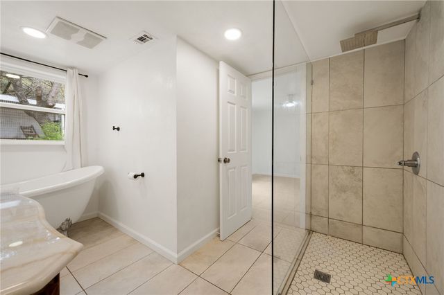 20904 Roundup Trail, Lago Vista, TX 78645