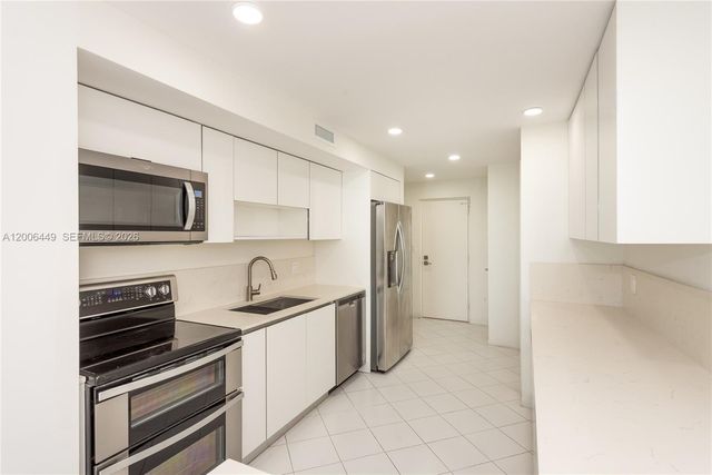 600 Grapetree Dr 8FS, Key Biscayne, FL 33149