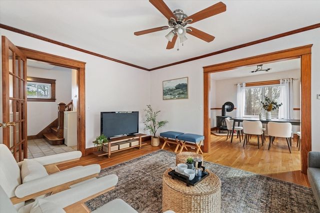 21 Brewster Rd, Worcester, MA 01602