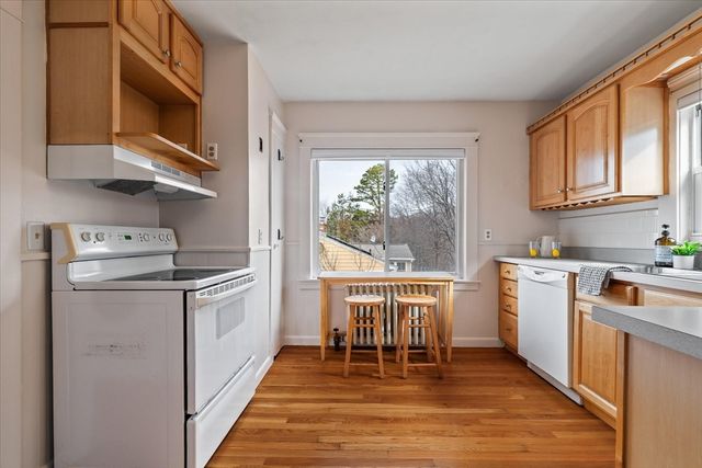 21 Brewster Rd, Worcester, MA 01602