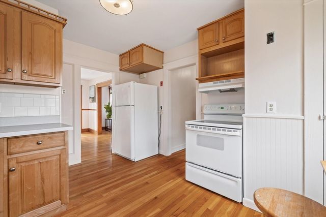 21 Brewster Rd, Worcester, MA 01602