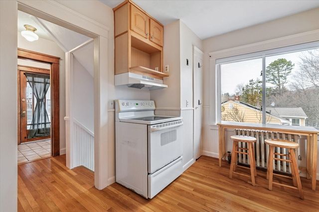 21 Brewster Rd, Worcester, MA 01602