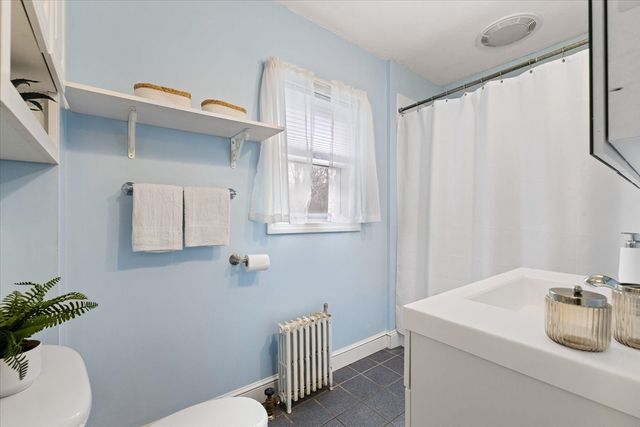 21 Brewster Rd, Worcester, MA 01602