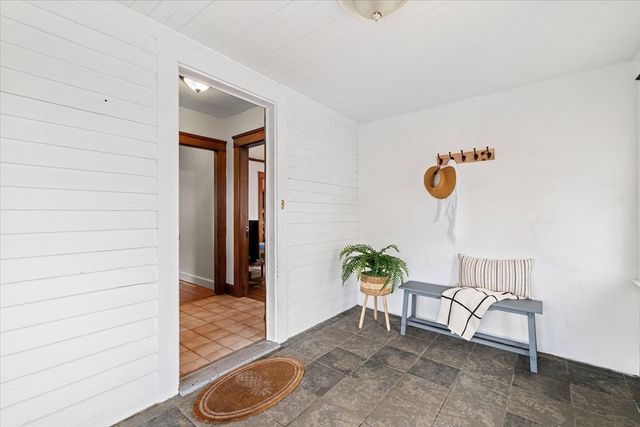 21 Brewster Rd, Worcester, MA 01602