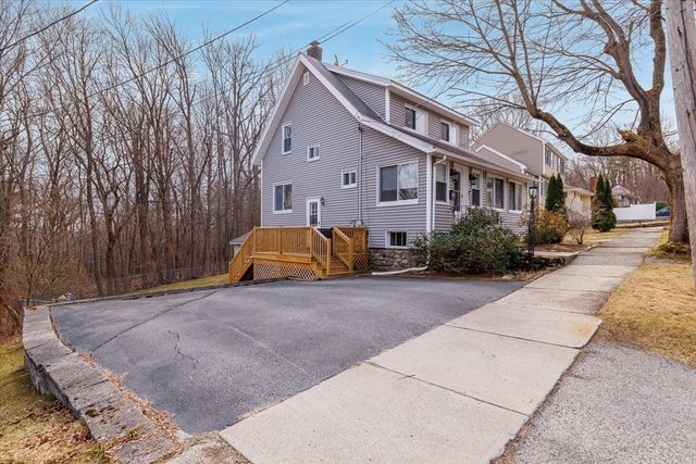 21 Brewster Rd, Worcester, MA 01602