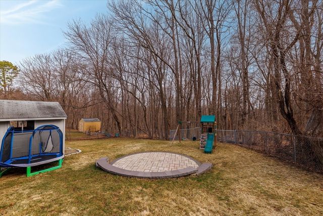 21 Brewster Rd, Worcester, MA 01602