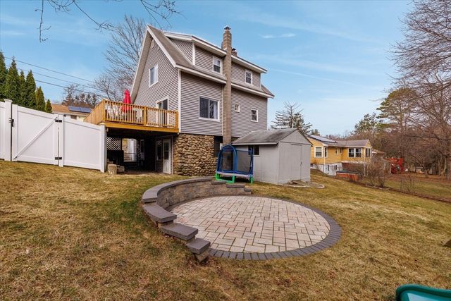 21 Brewster Rd, Worcester, MA 01602