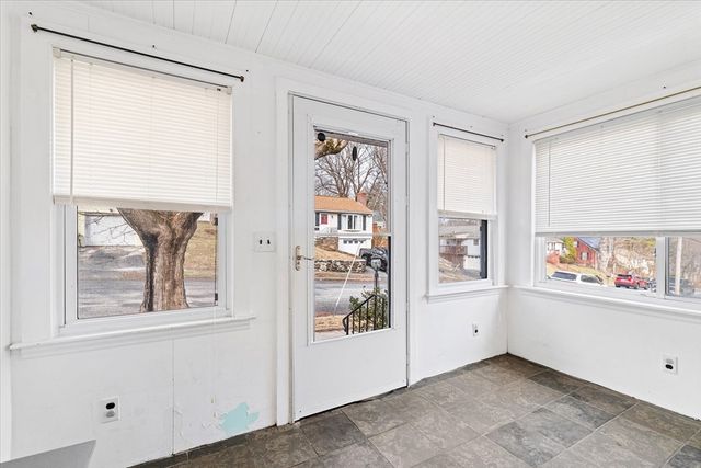 21 Brewster Rd, Worcester, MA 01602