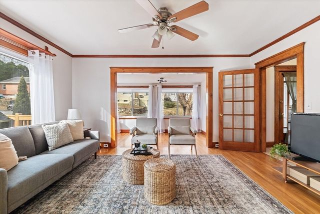 21 Brewster Rd, Worcester, MA 01602