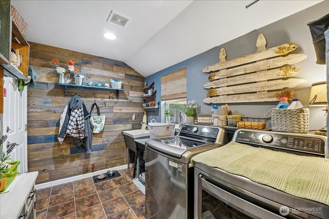 7259 NW Columbine Place, Seabeck, WA 98380