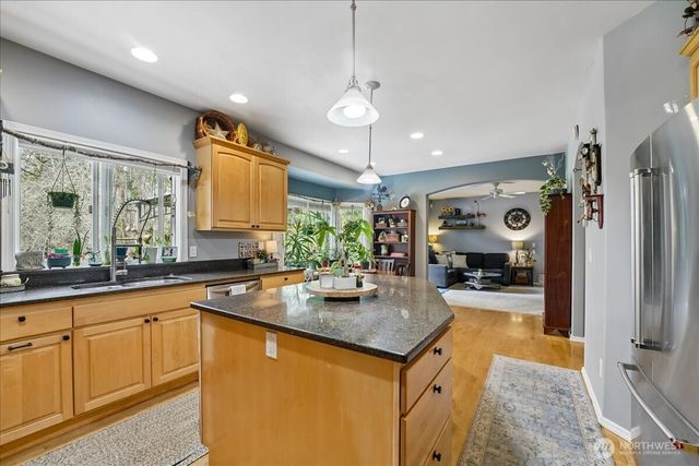 7259 NW Columbine Place, Seabeck, WA 98380