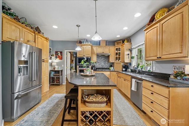 7259 NW Columbine Place, Seabeck, WA 98380