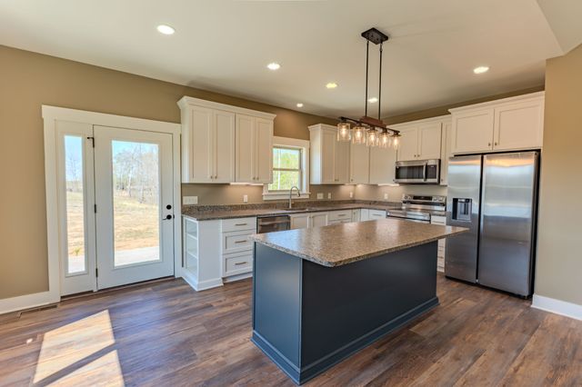 739 Long Mountain Rd, Mcminnville, TN 37110