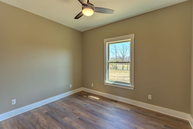 739 Long Mountain Rd, Mcminnville, TN 37110