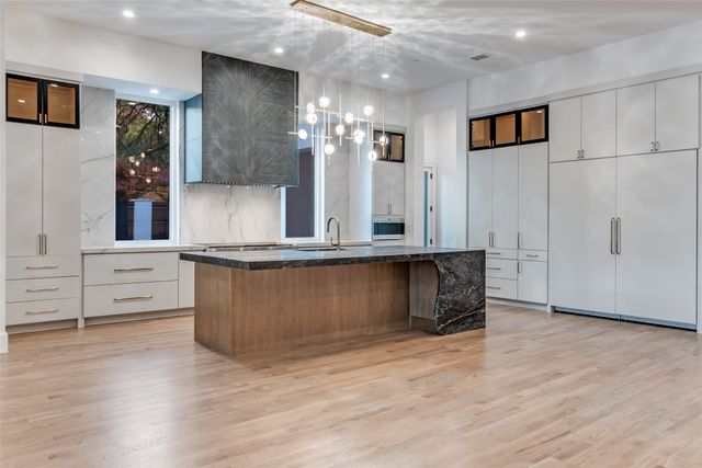 6006 Meadow Crest, Dallas, TX 75230