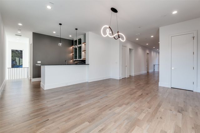 6006 Meadow Crest, Dallas, TX 75230