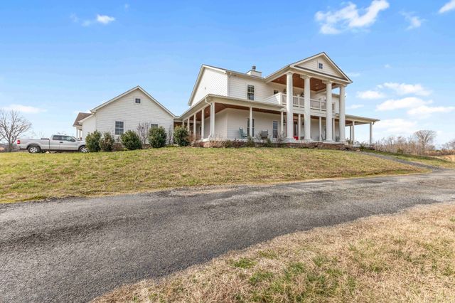 1103 Rogues Fork Rd, Bethpage, TN 37022