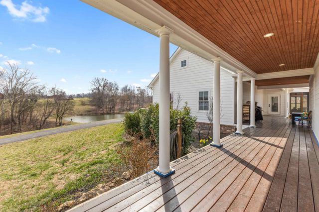 1103 Rogues Fork Rd, Bethpage, TN 37022