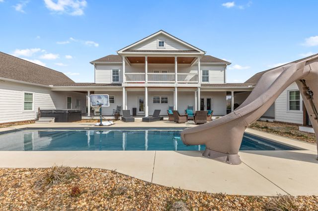 1103 Rogues Fork Rd, Bethpage, TN 37022