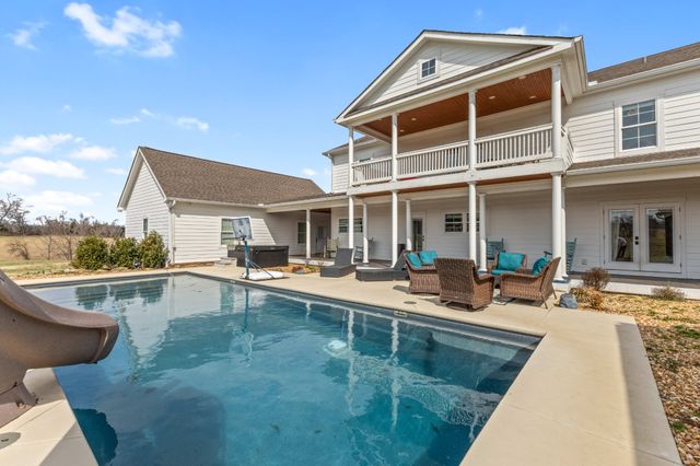 1103 Rogues Fork Rd, Bethpage, TN 37022