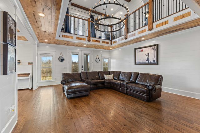 1103 Rogues Fork Rd, Bethpage, TN 37022