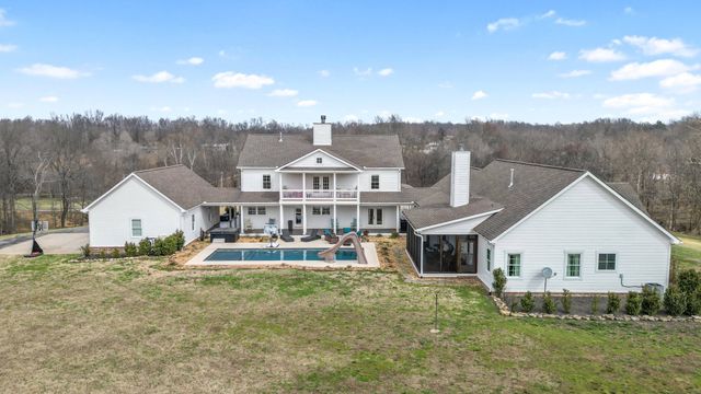 1103 Rogues Fork Rd, Bethpage, TN 37022