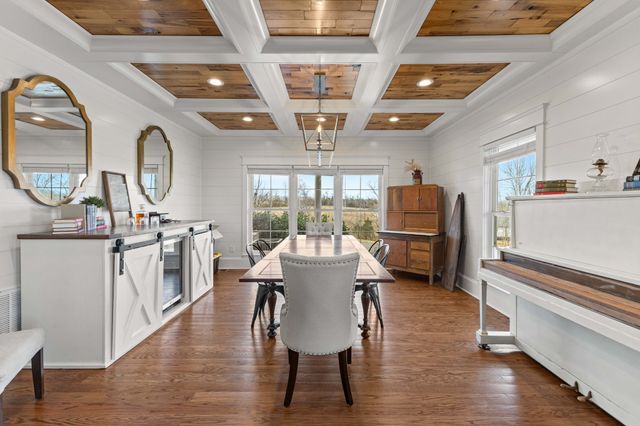 1103 Rogues Fork Rd, Bethpage, TN 37022