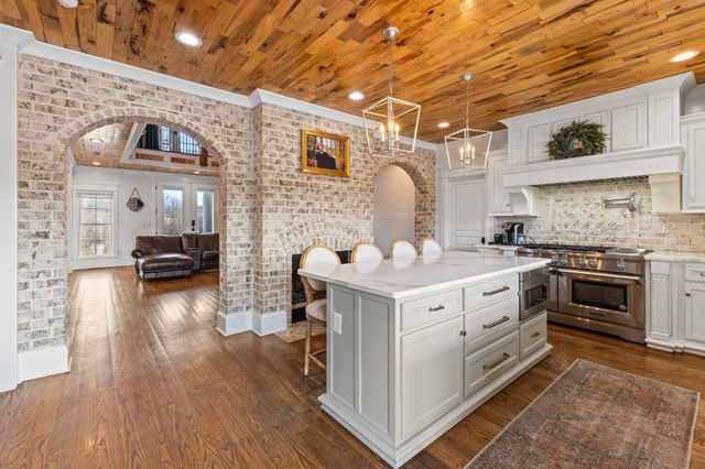 1103 Rogues Fork Rd, Bethpage, TN 37022