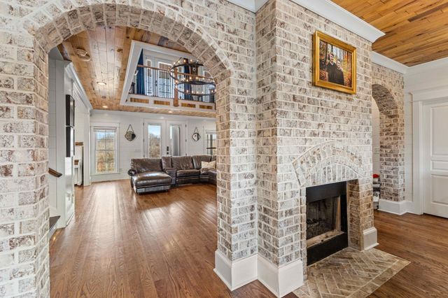 1103 Rogues Fork Rd, Bethpage, TN 37022