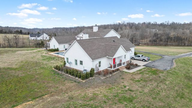 1103 Rogues Fork Rd, Bethpage, TN 37022