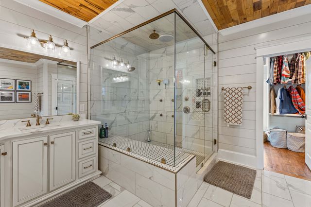 1103 Rogues Fork Rd, Bethpage, TN 37022