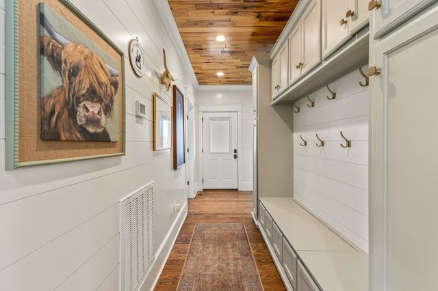 1103 Rogues Fork Rd, Bethpage, TN 37022