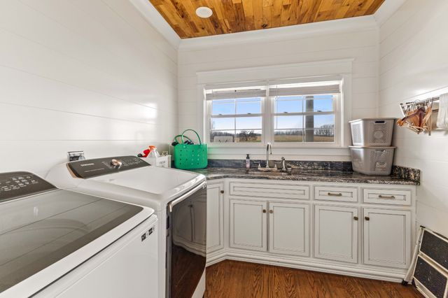 1103 Rogues Fork Rd, Bethpage, TN 37022