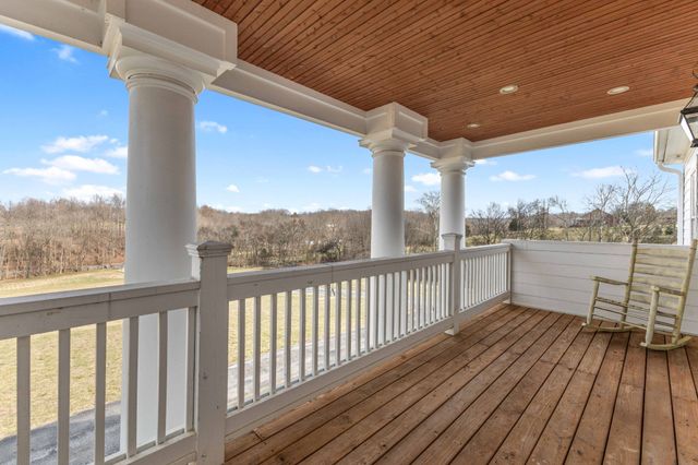 1103 Rogues Fork Rd, Bethpage, TN 37022